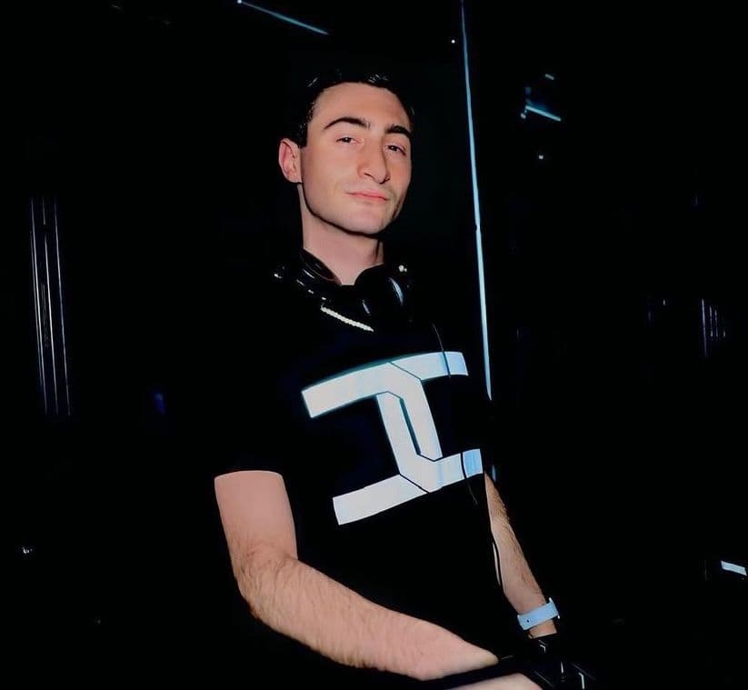 A young DJ Alex Cohen behind the decks in NYC, 2021